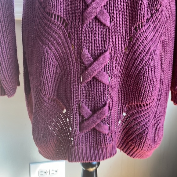 Beautiful burgundy color sweater. - Picture 7 of 10